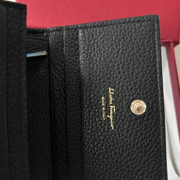 NWT Salvatore Ferragamo Embossed Gancini Motif Grainy Wallet- Black - Picture 6 of 14